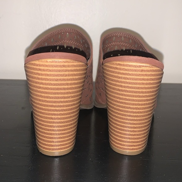 A.n.a Women’s Hiro Chocolate Pointed Toe Block Heel - Picture 3 of 7